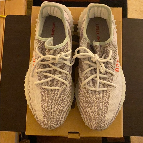 YEEZY BOOST 350 V2